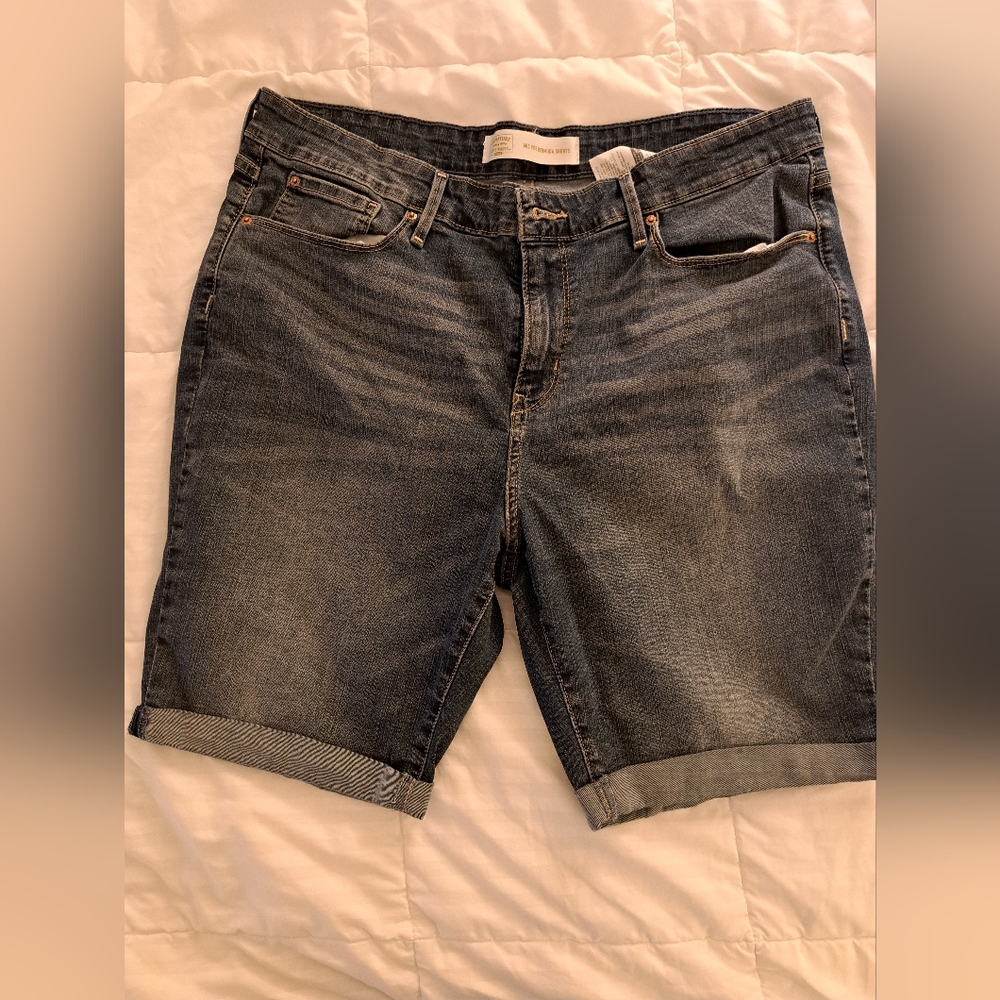 Signature Levi's Strauss Gold